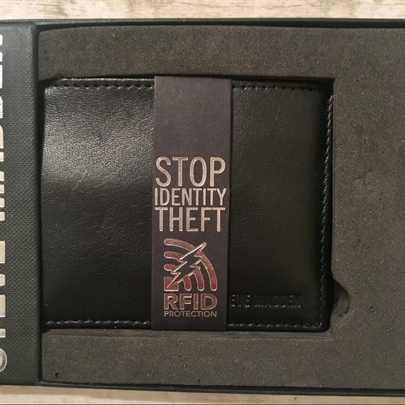 Steve Madden Men’s Wallet and Key Chain Set - Picture 4 of 8